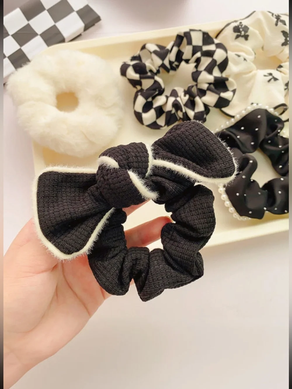 1264. Black 5-Piece Scrunchie Set | Variety Hair Accessories